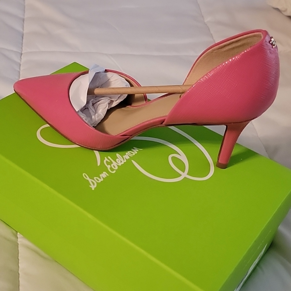 Pointed Toe Pump - image 8